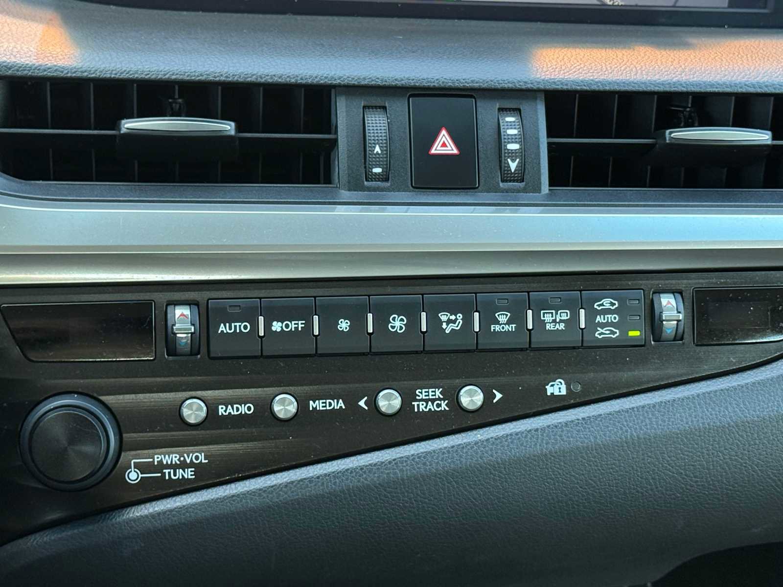 Used 2020 Lexus ES 300h w/ Premium Package FWD image 29