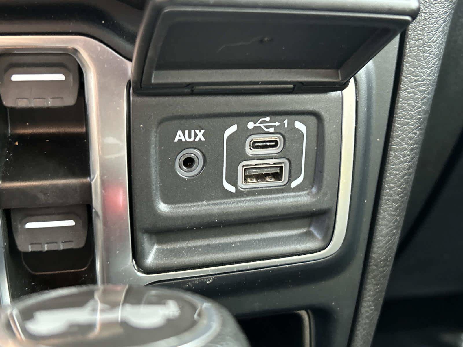 Used 2024 Jeep Wrangler Unlimited w/ Convenience Group AWD/4WD image 31
