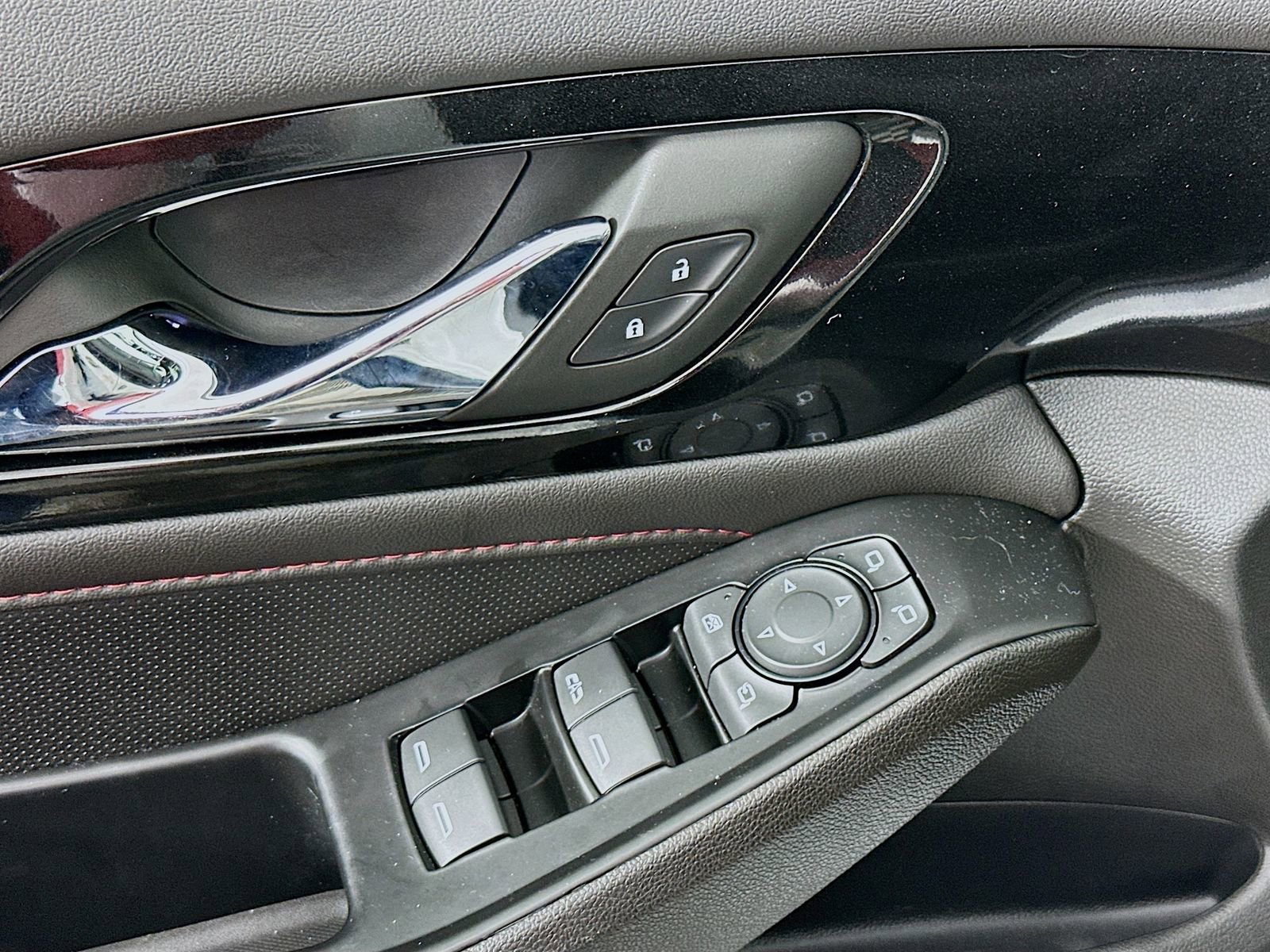 Used 2023 Chevrolet Traverse RS w/ LPO, Floor Liner Package image 19