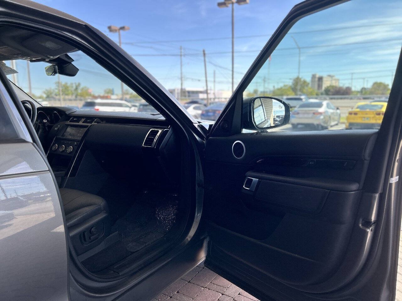 Used 2018 Land Rover Discovery SE AWD/4WD image 51