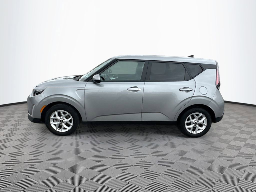 Used 2025 Kia Soul LX w/ LX Technology Package image 8