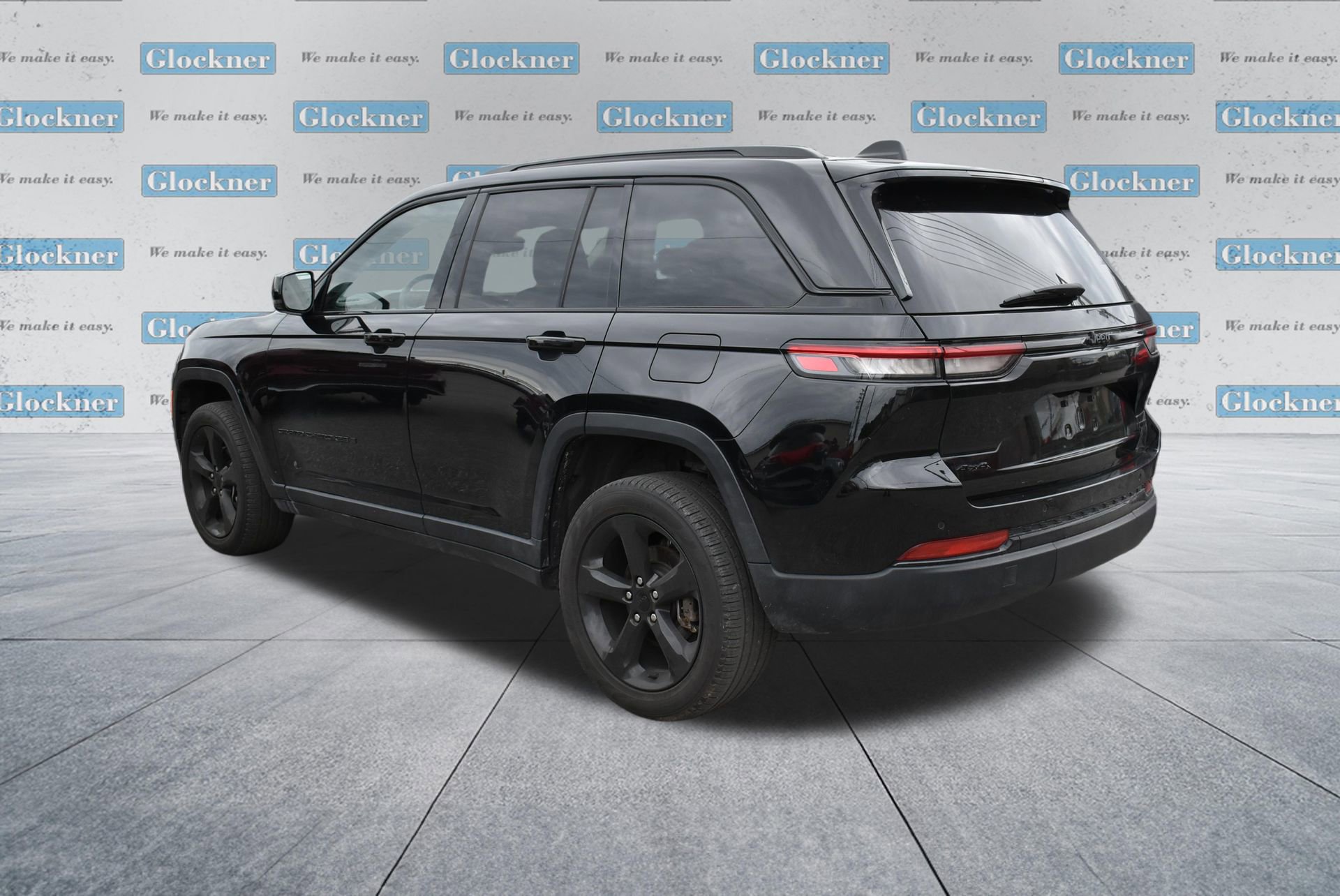 Used 2023 Jeep Grand Cherokee Limited w/ Black Appearance Package AWD/4WD image 12