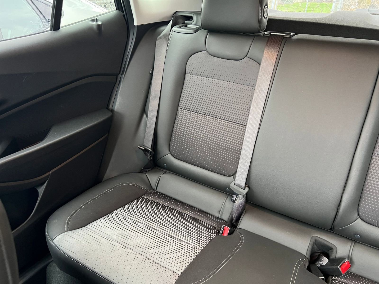 Used 2025 Chevrolet Trax LT image 39