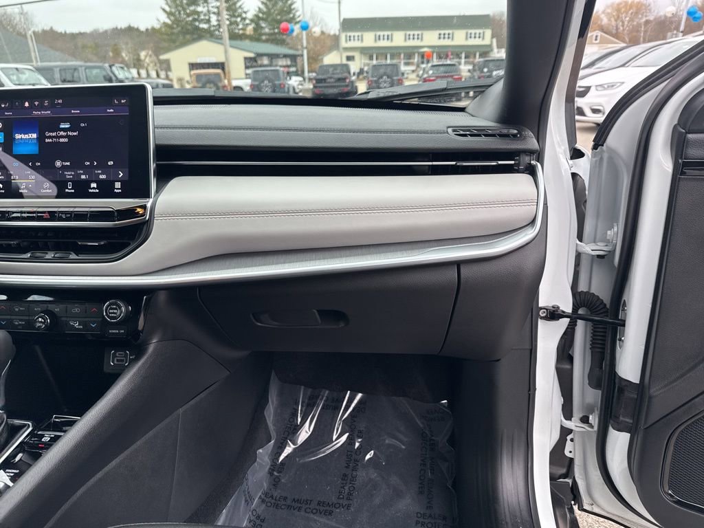 Certified 2025 Jeep Compass Limited image 28