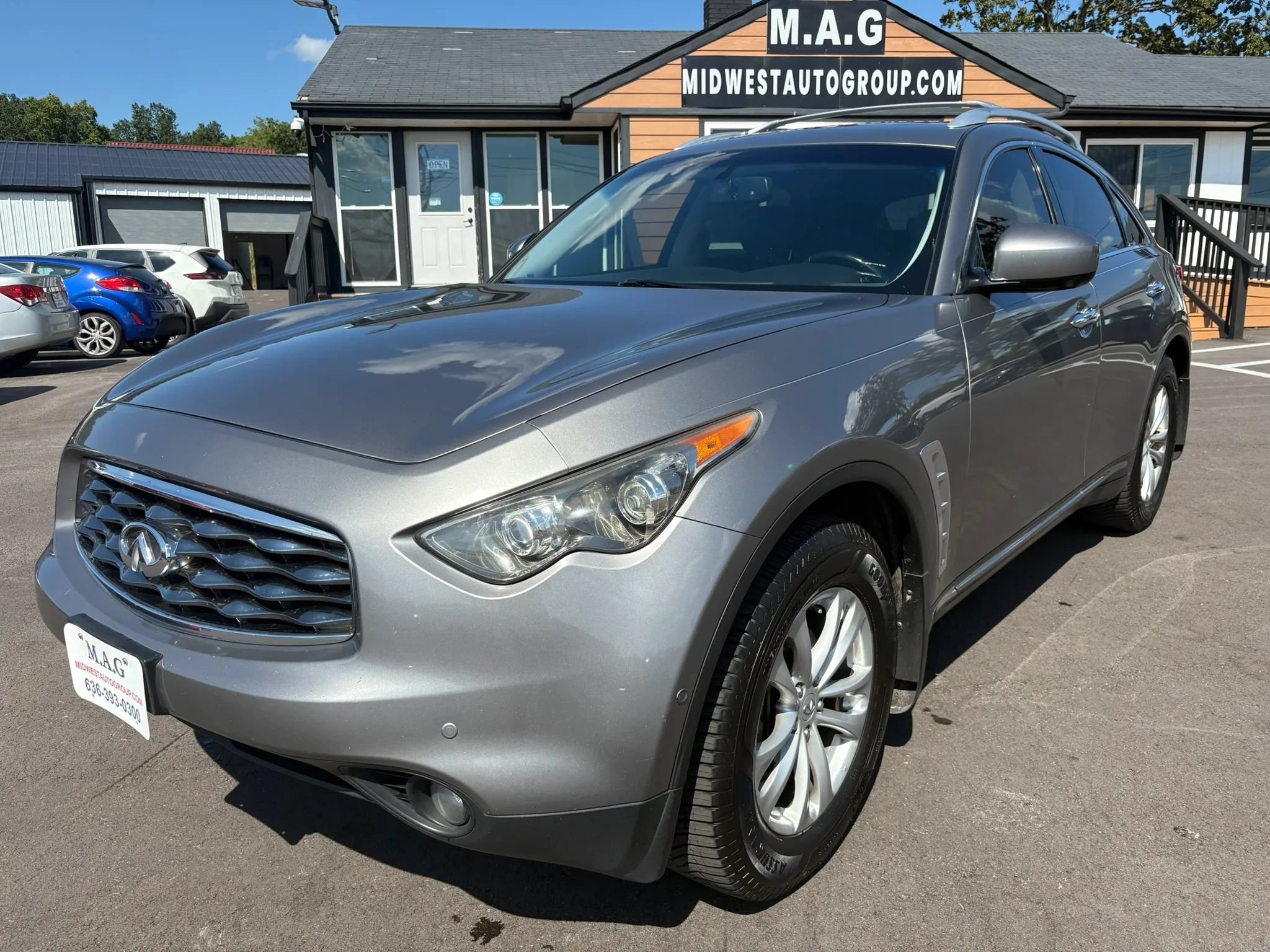 Used 2011 INFINITI FX35 AWD w/ Premium Pkg image 2