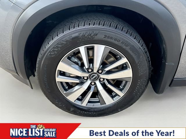 Used 2024 Nissan Pathfinder SL w/ Black Appearance Package image 32