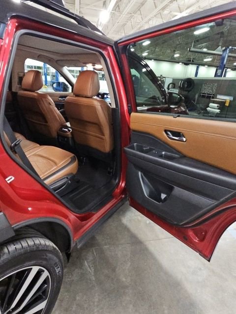 Used 2023 Nissan Pathfinder Platinum w/ Cargo Package AWD/4WD image 40
