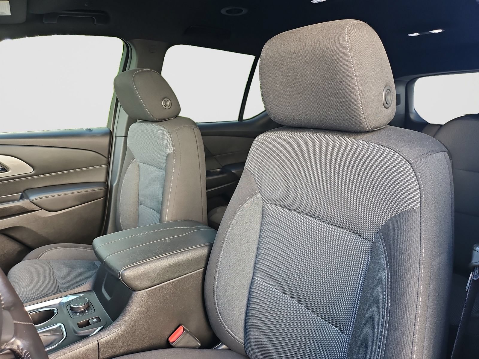 Used 2022 Chevrolet Traverse LT FWD image 24