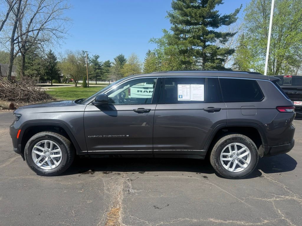 Used 2023 Jeep Grand Cherokee L Laredo AWD/4WD image 6