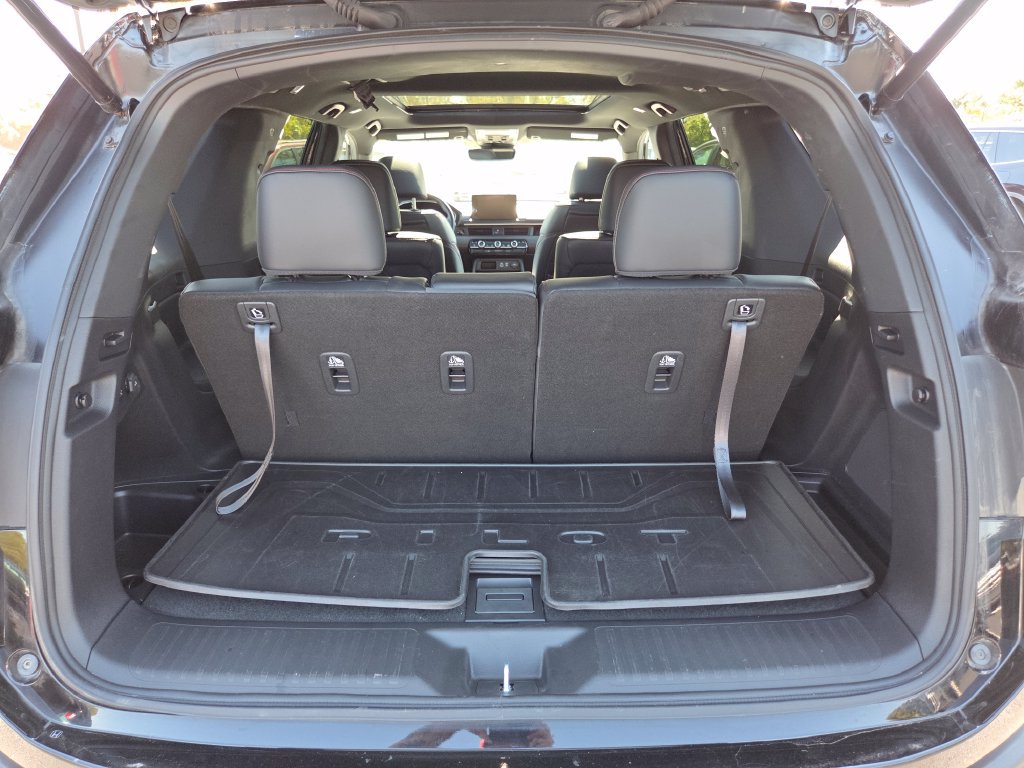 Certified 2025 Honda Pilot Black Edition image 30