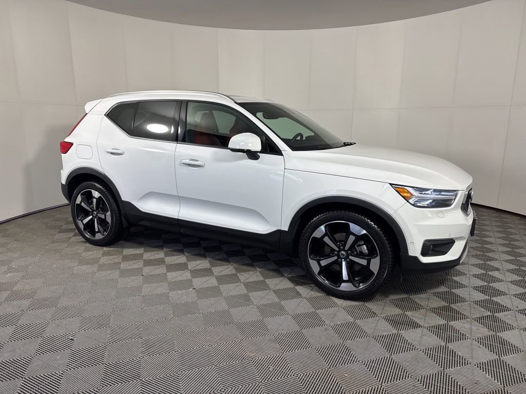 Used 2019 Volvo XC40 T5 Momentum image 7
