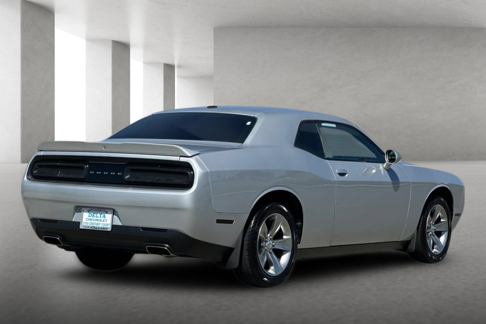 Used 2019 Dodge Challenger SXT RWD image 4
