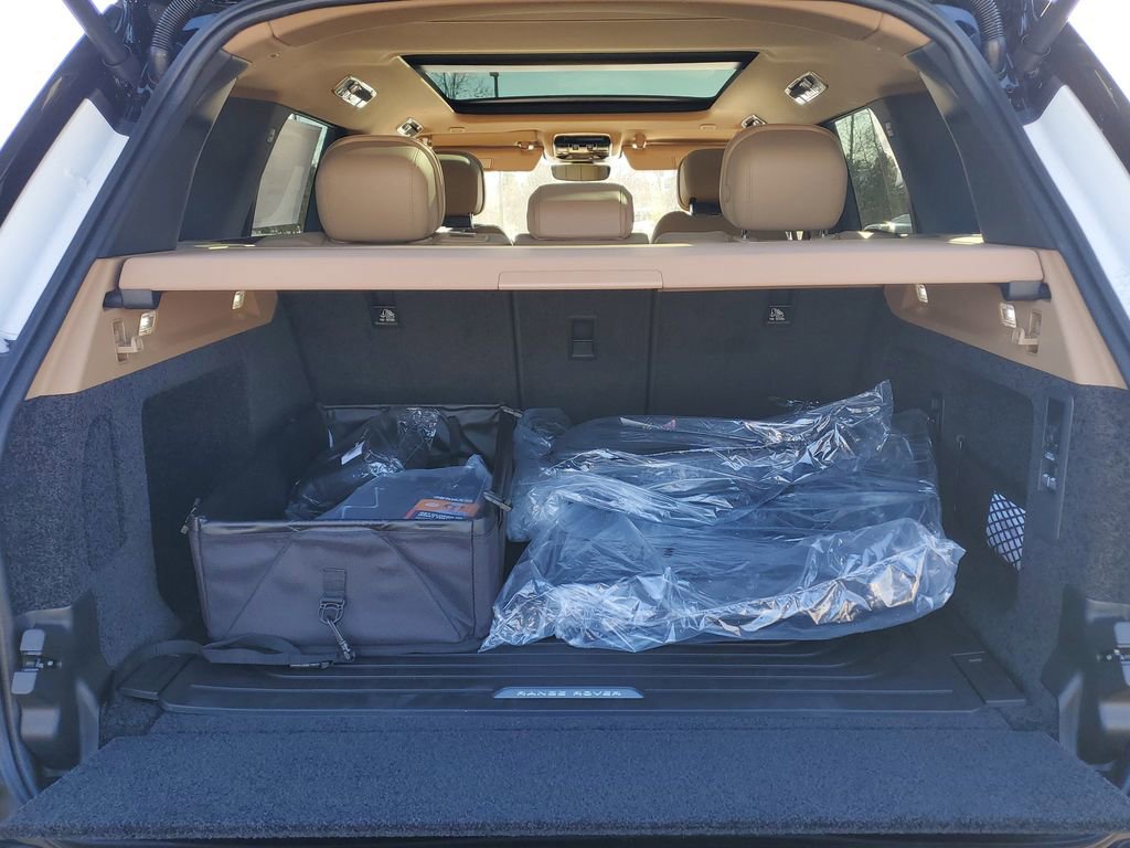 New 2026 Land Rover Range Rover SE image 6