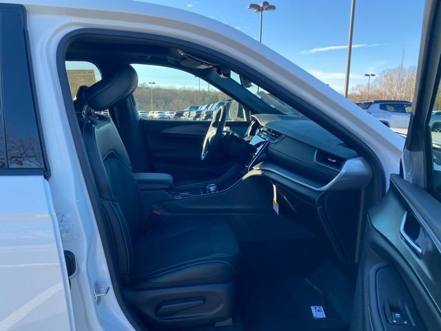 New 2025 Jeep Grand Cherokee Altitude AWD/4WD image 27