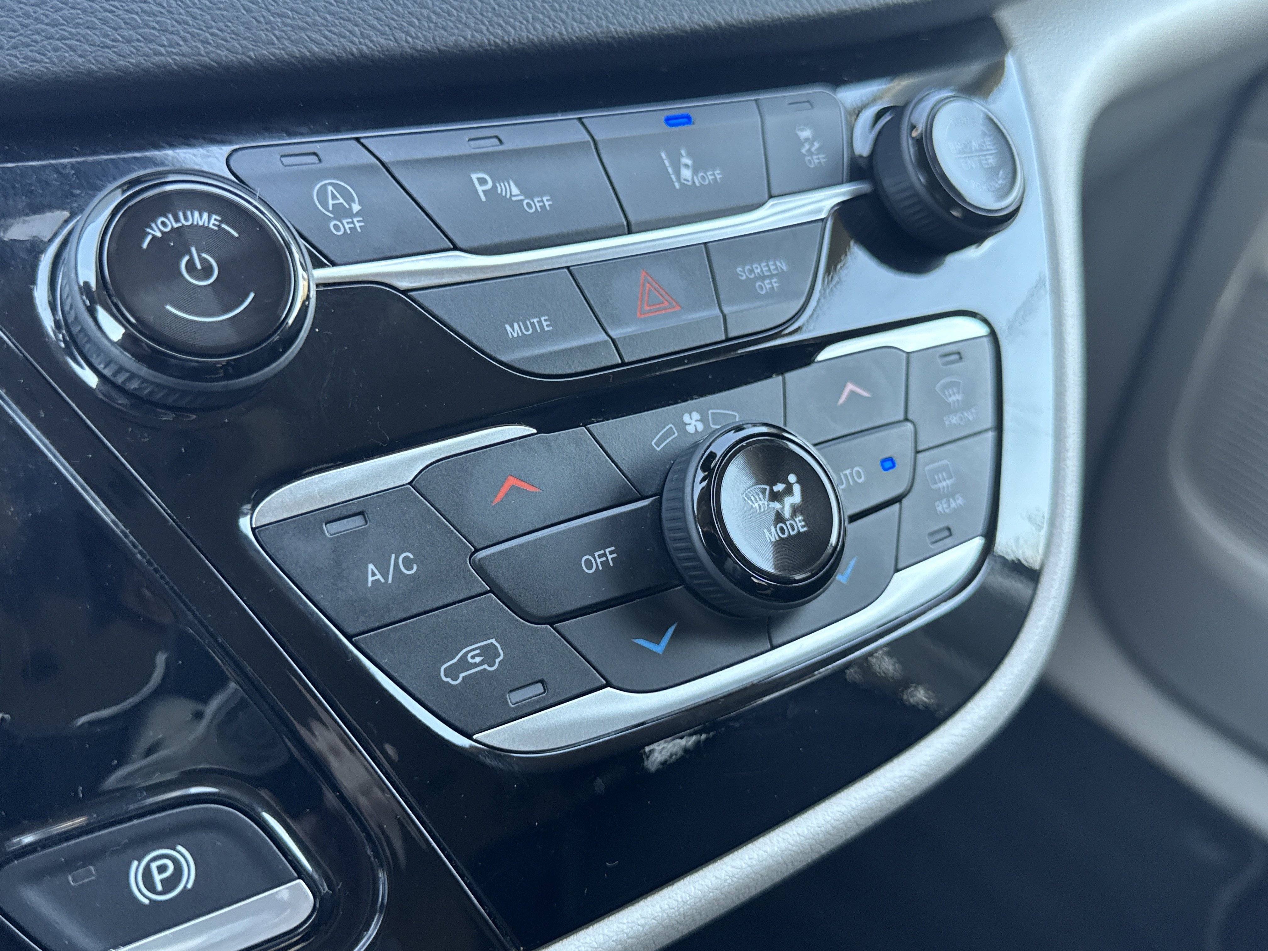 Used 2024 Chrysler Pacifica Touring-L image 29