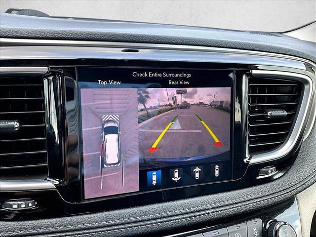 Used 2018 Chrysler Pacifica Limited w/ Advanced Safetytec Group FWD image 21