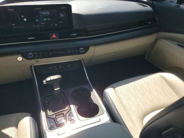 Used 2025 Kia Carnival EX FWD image 16
