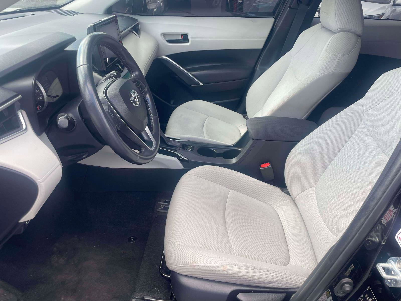 Used 2022 Toyota Corolla Cross LE FWD image 5