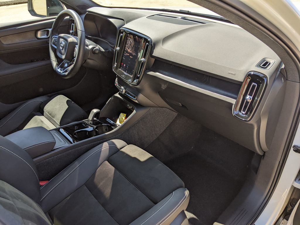 Certified 2023 Volvo C40 P8 Recharge Plus image 21