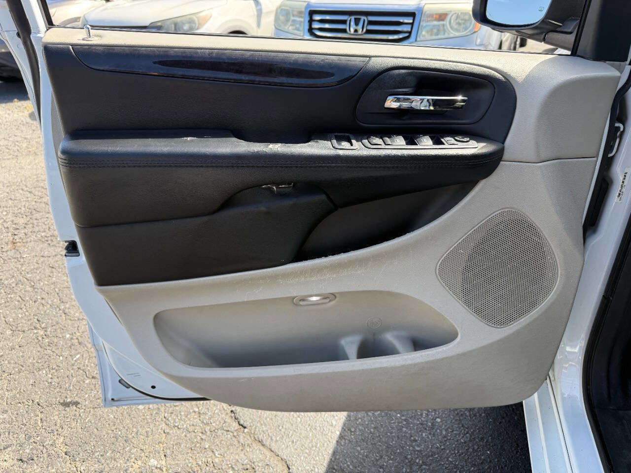 Used 2015 Dodge Grand Caravan SXT w/ Security Group FWD image 15