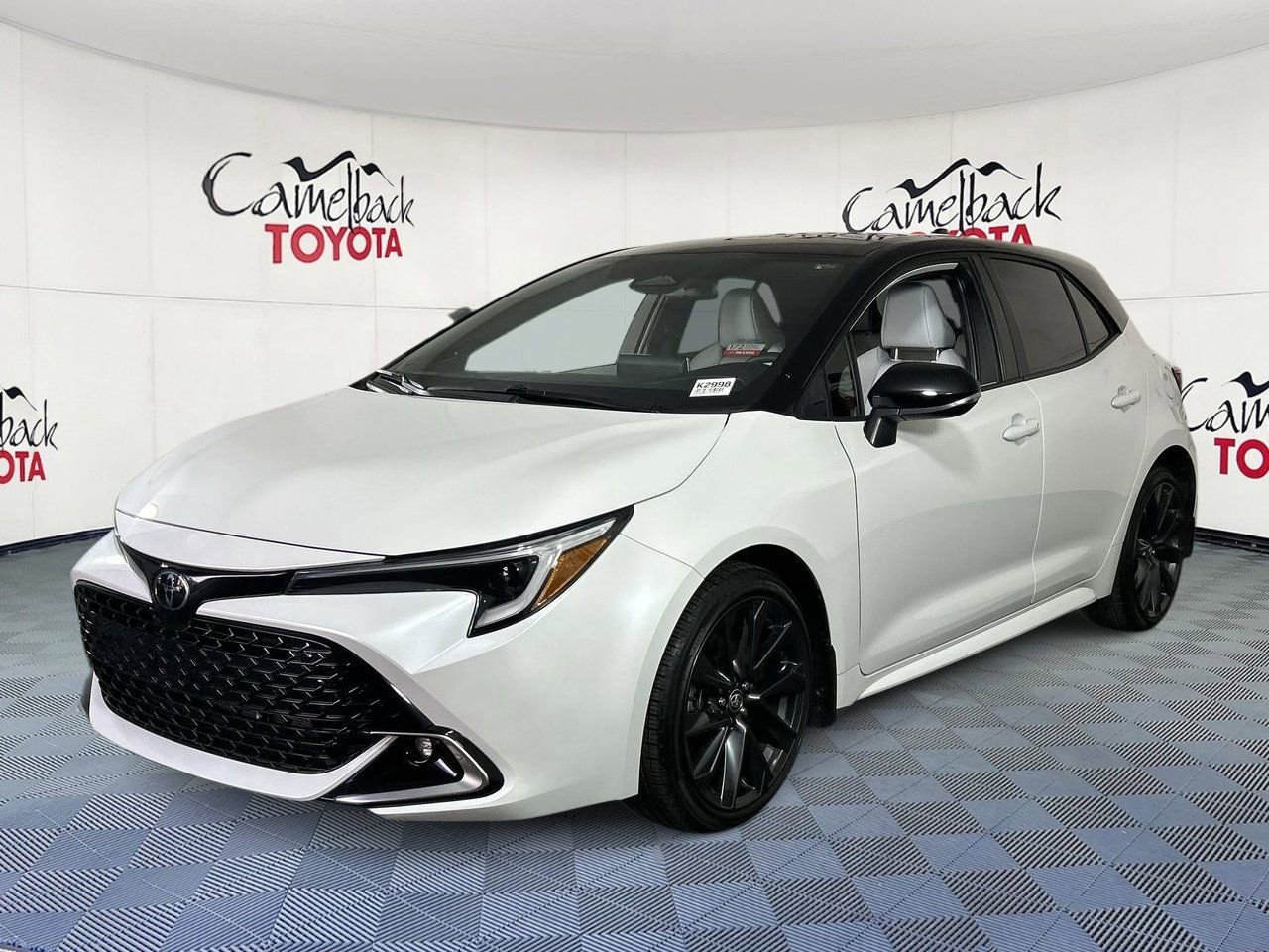 Used 2025 Toyota Corolla XSE FWD image 2