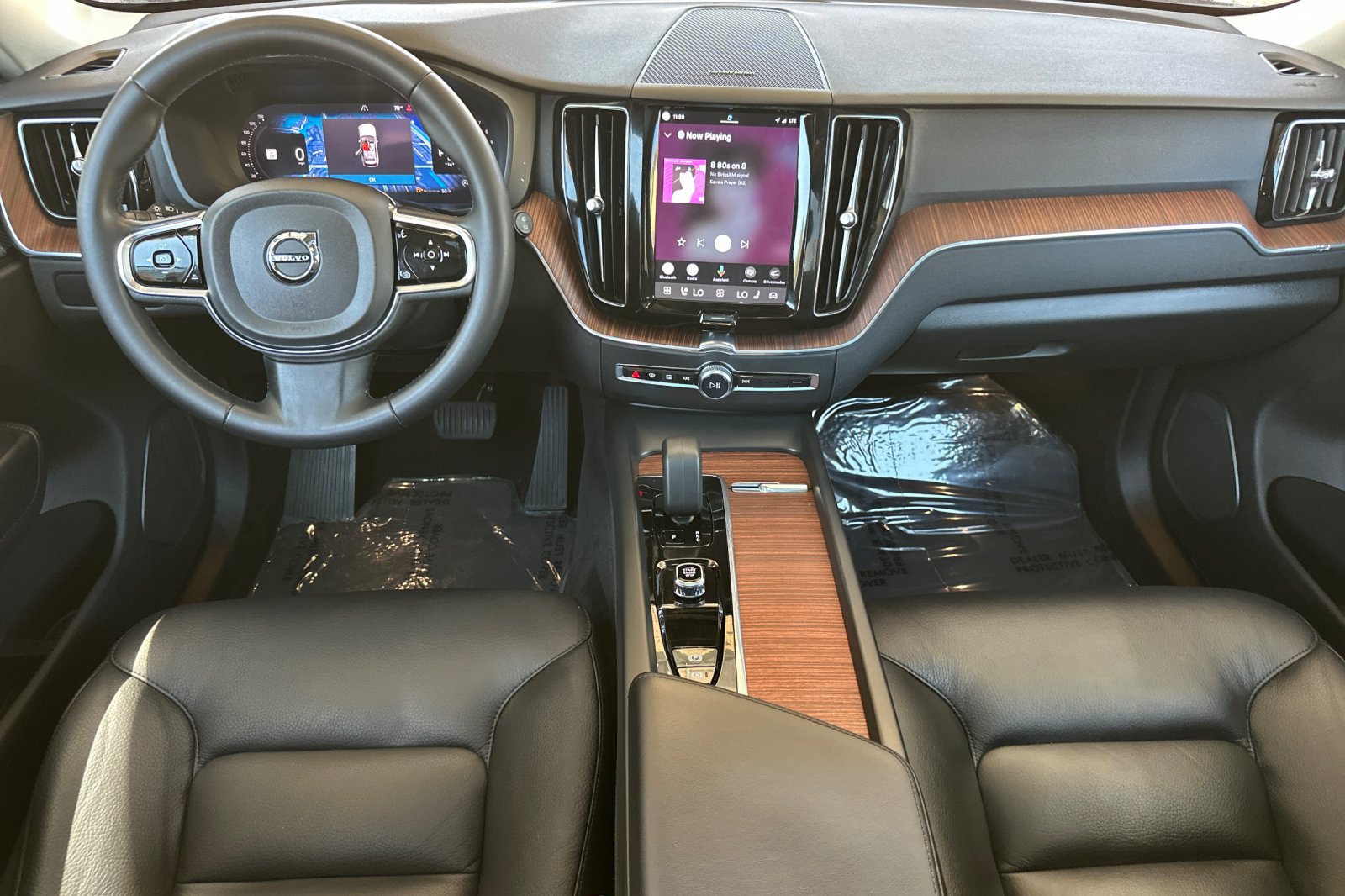 Certified 2023 Volvo XC60 B5 Plus w/ Climate Package FWD image 15