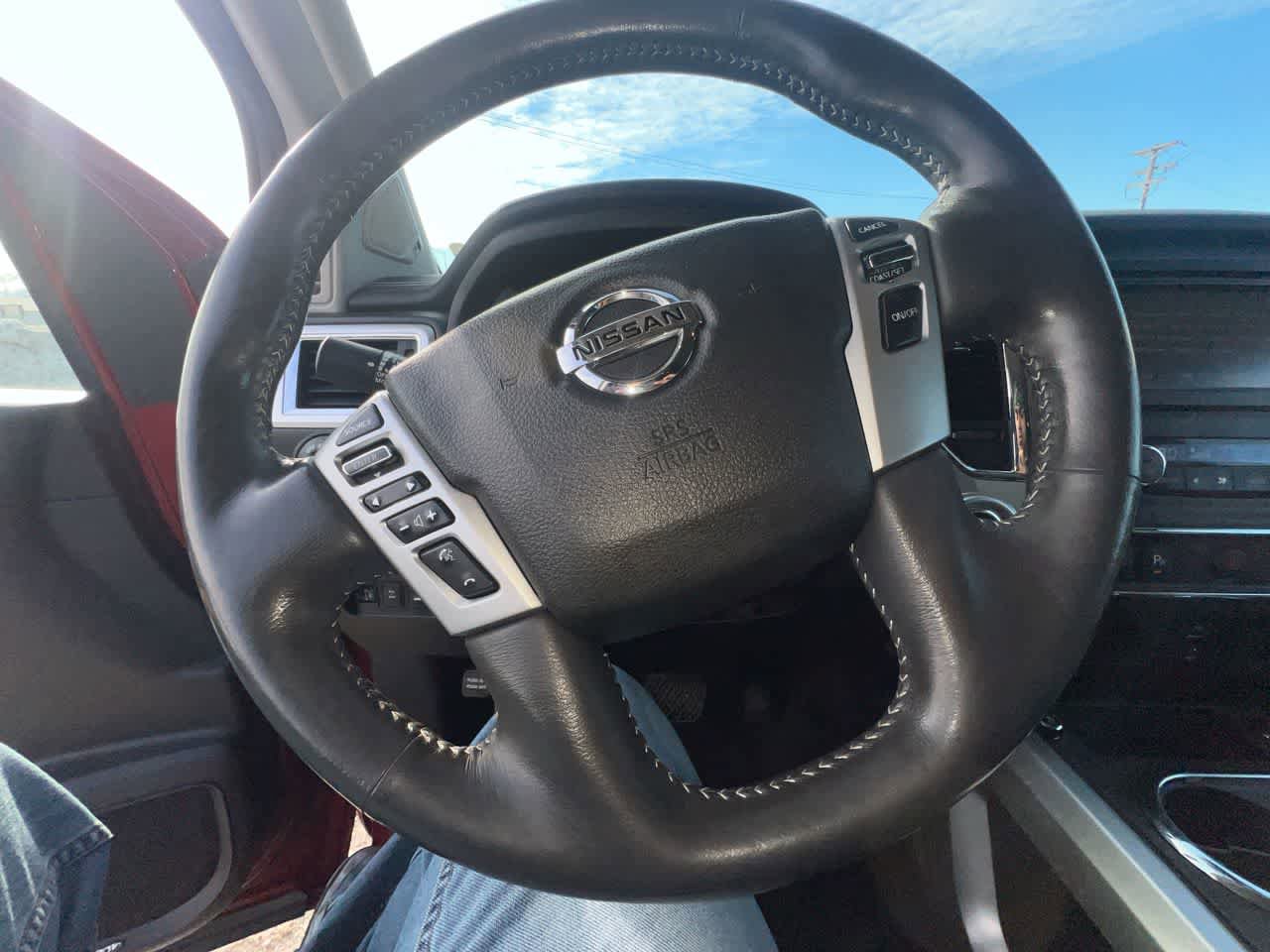 Used 2017 Nissan Titan PRO-4X w/ Pro-4x Convenience Package AWD/4WD image 14