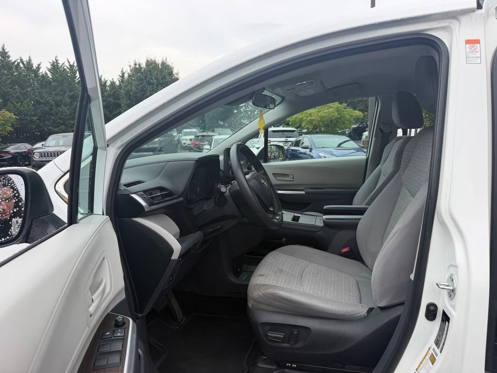Used 2022 Toyota Sienna LE FWD image 9