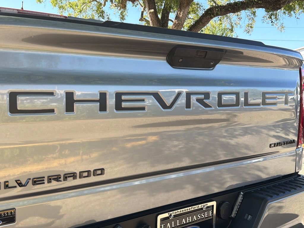 Used 2022 Chevrolet Silverado 1500 Custom w/ LPO, Blackout Package AWD/4WD image 17