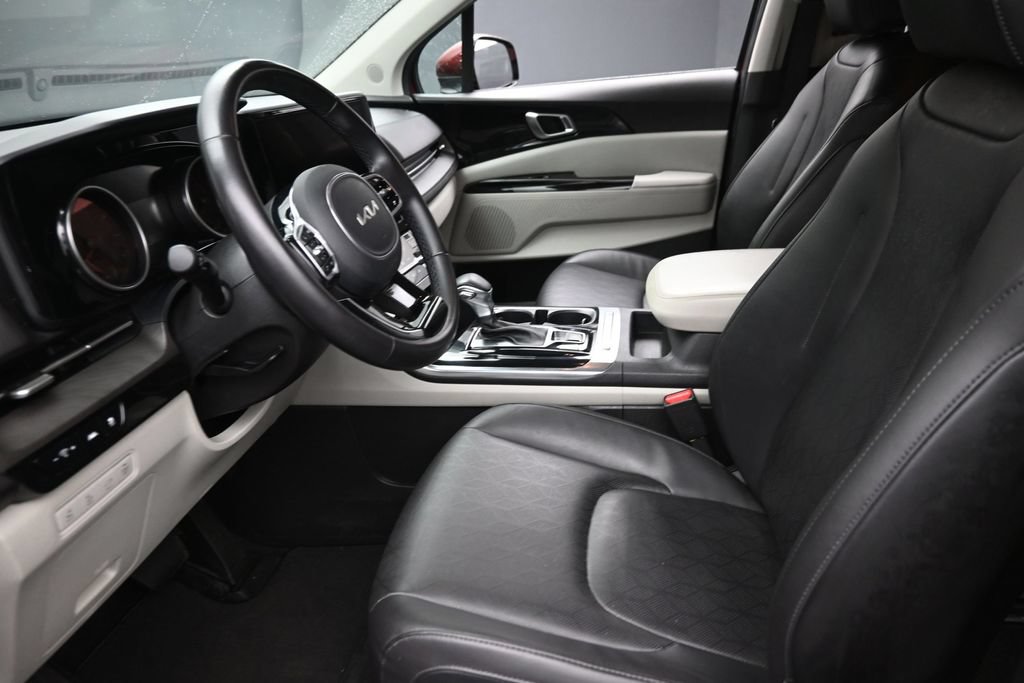 Used 2022 Kia Carnival EX FWD image 17