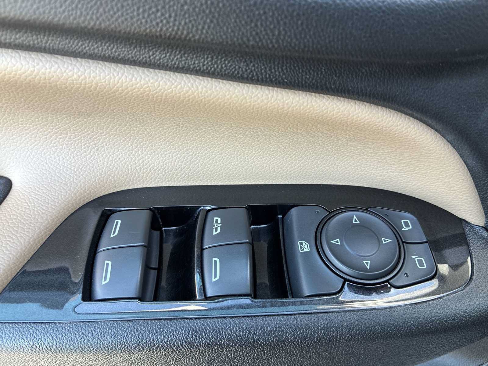 Used 2022 Chevrolet Equinox Premier AWD/4WD image 15