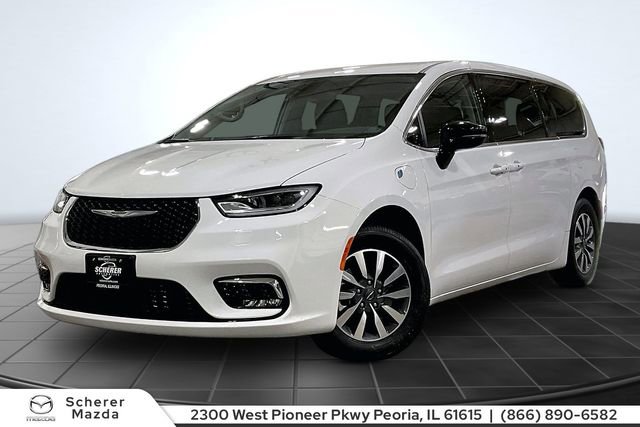 Used 2024 Chrysler Pacifica Limited FWD image 1