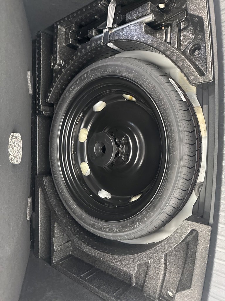 Certified 2025 Volkswagen Taos SE image 31