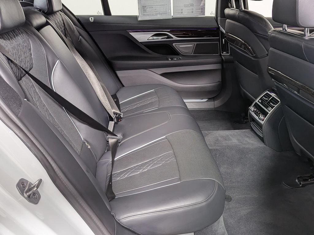 Used 2022 BMW 750i xDrive w/ M Sport Package AWD/4WD image 43