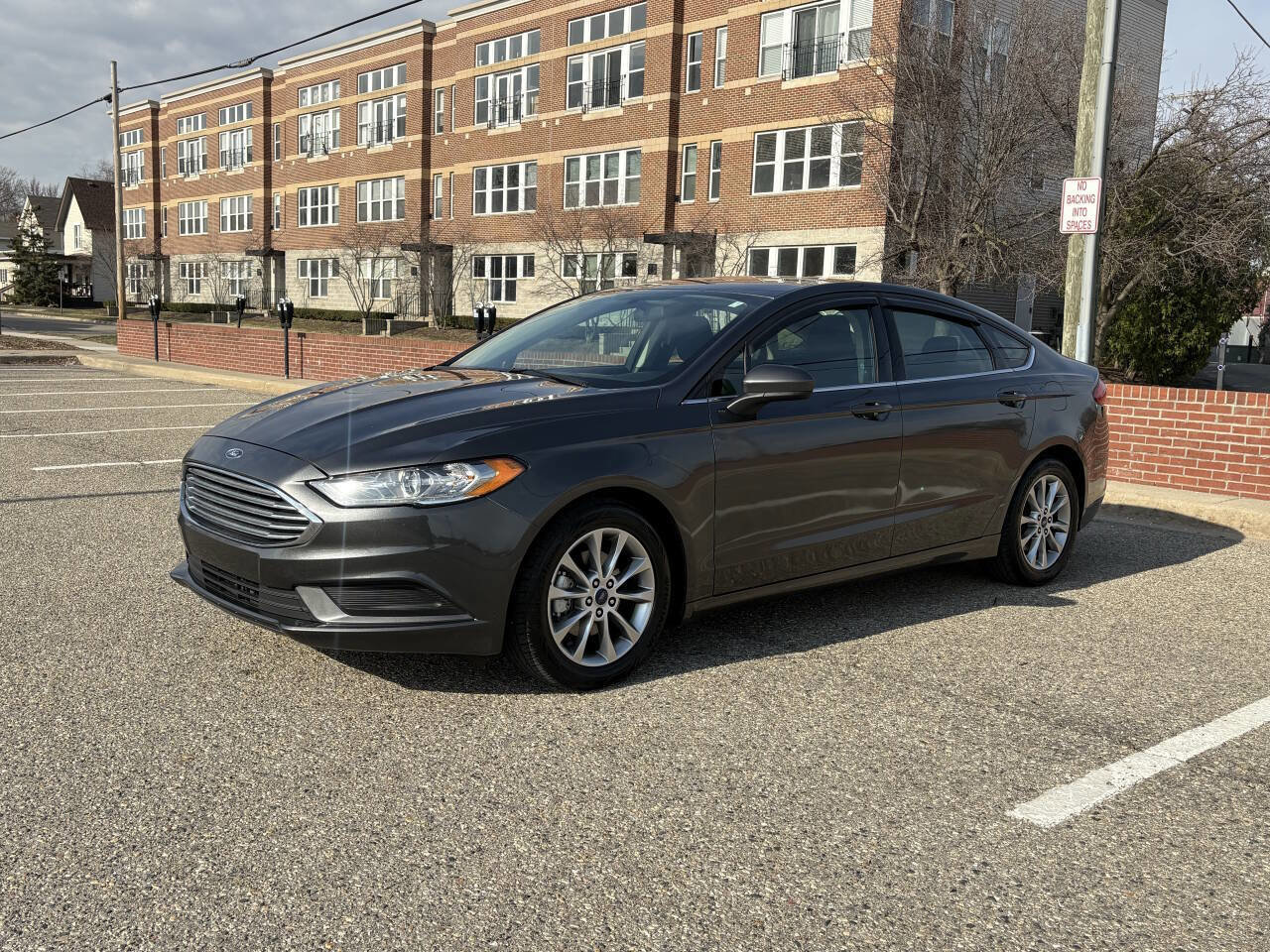 Used 2017 Ford Fusion SE w/ Fusion SE Technology Package FWD image 16