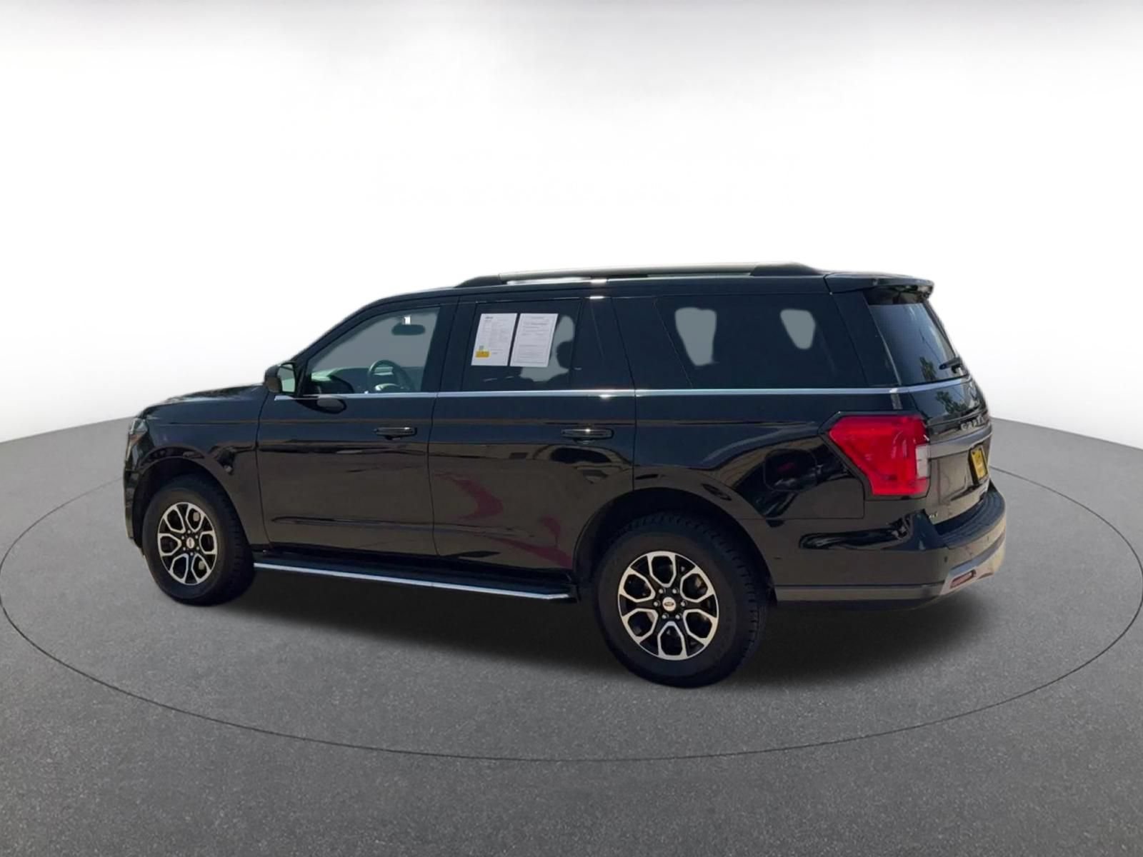 Used 2023 Ford Expedition XLT AWD/4WD image 9