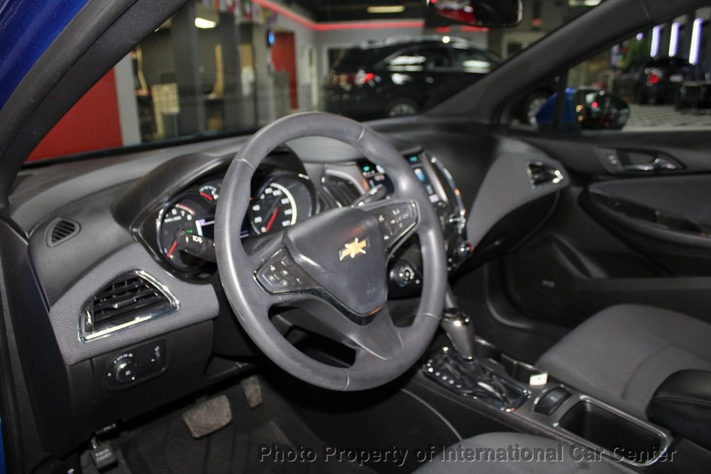 Used 2018 Chevrolet Cruze LT w/ Sun And Sound Package image 12