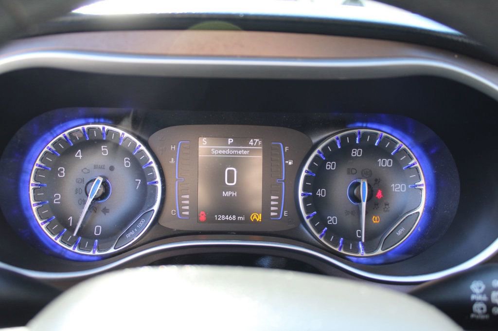 Used 2020 Chrysler Voyager Lxi image 10