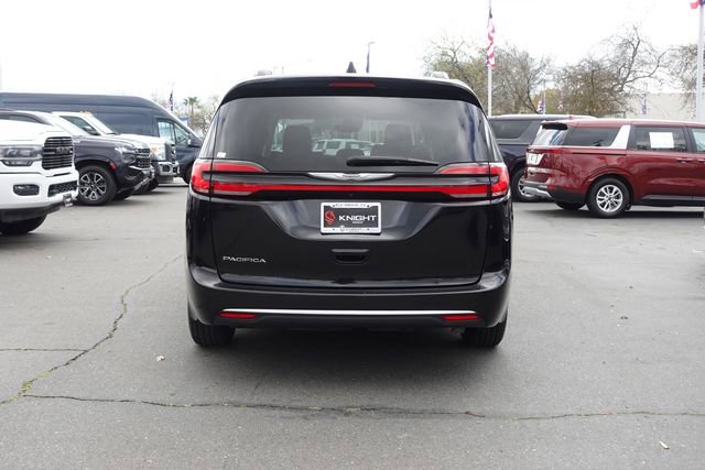 Used 2022 Chrysler Pacifica Touring-L image 9