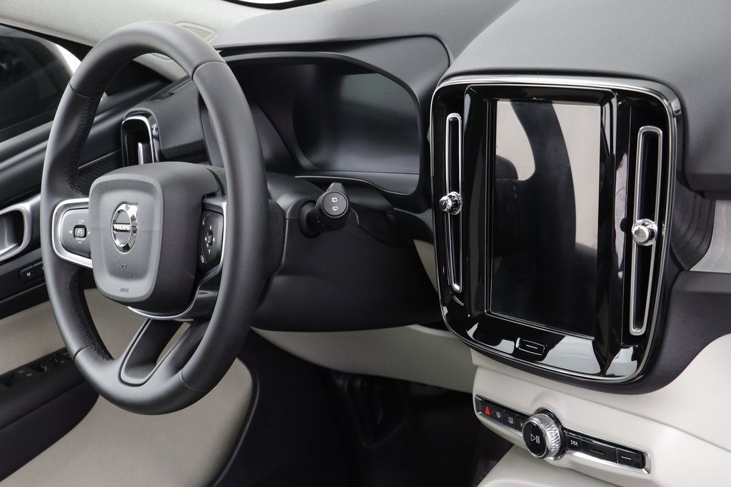 Used 2026 Volvo XC40 B5 Ultra w/ Climate Package image 22