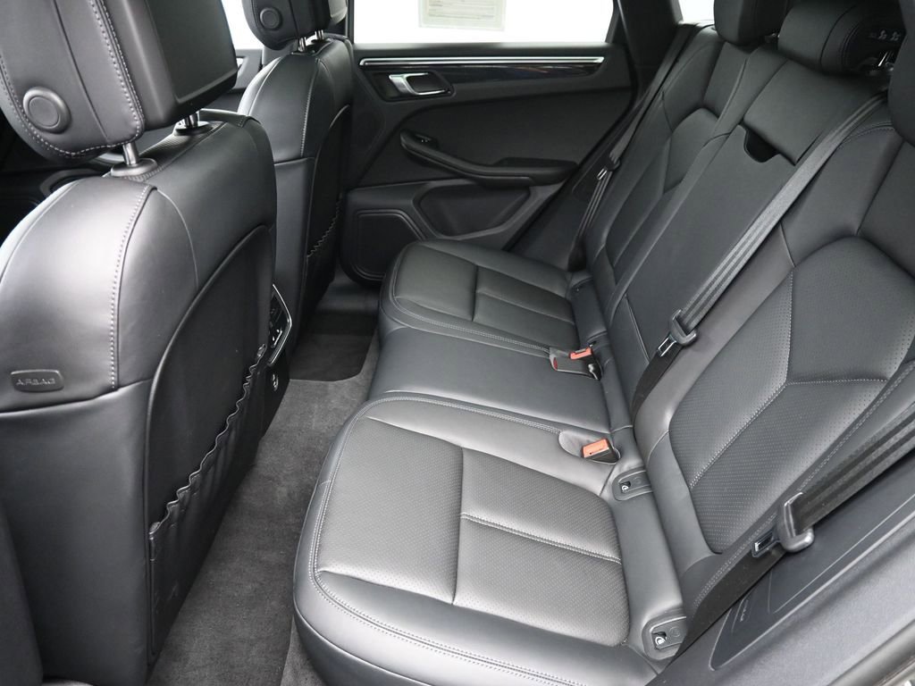 Certified 2023 Porsche Macan AWD/4WD image 7