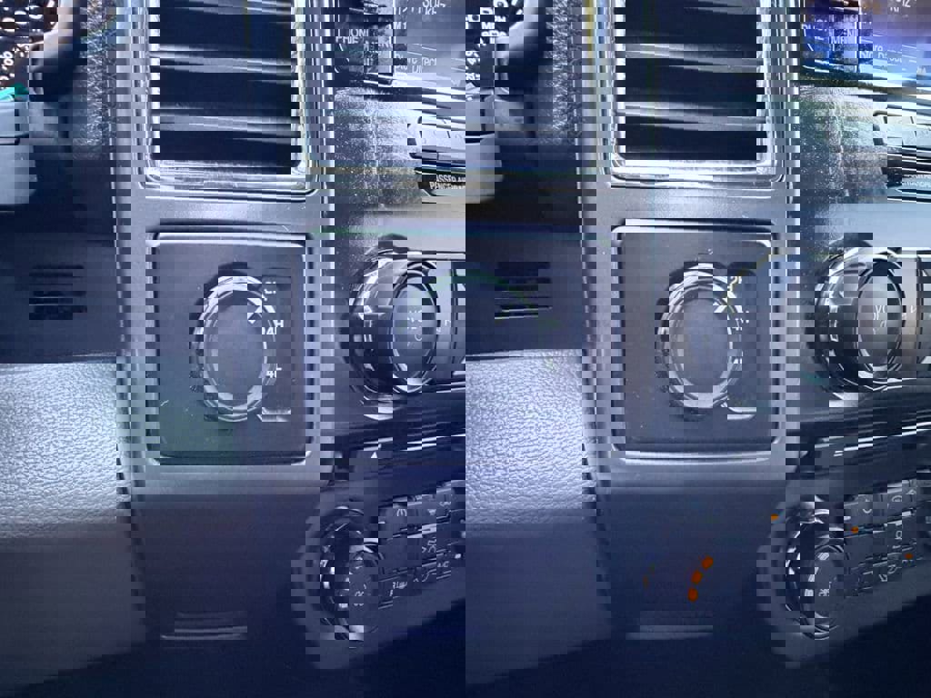 Used 2015 Ford F150 XLT image 24