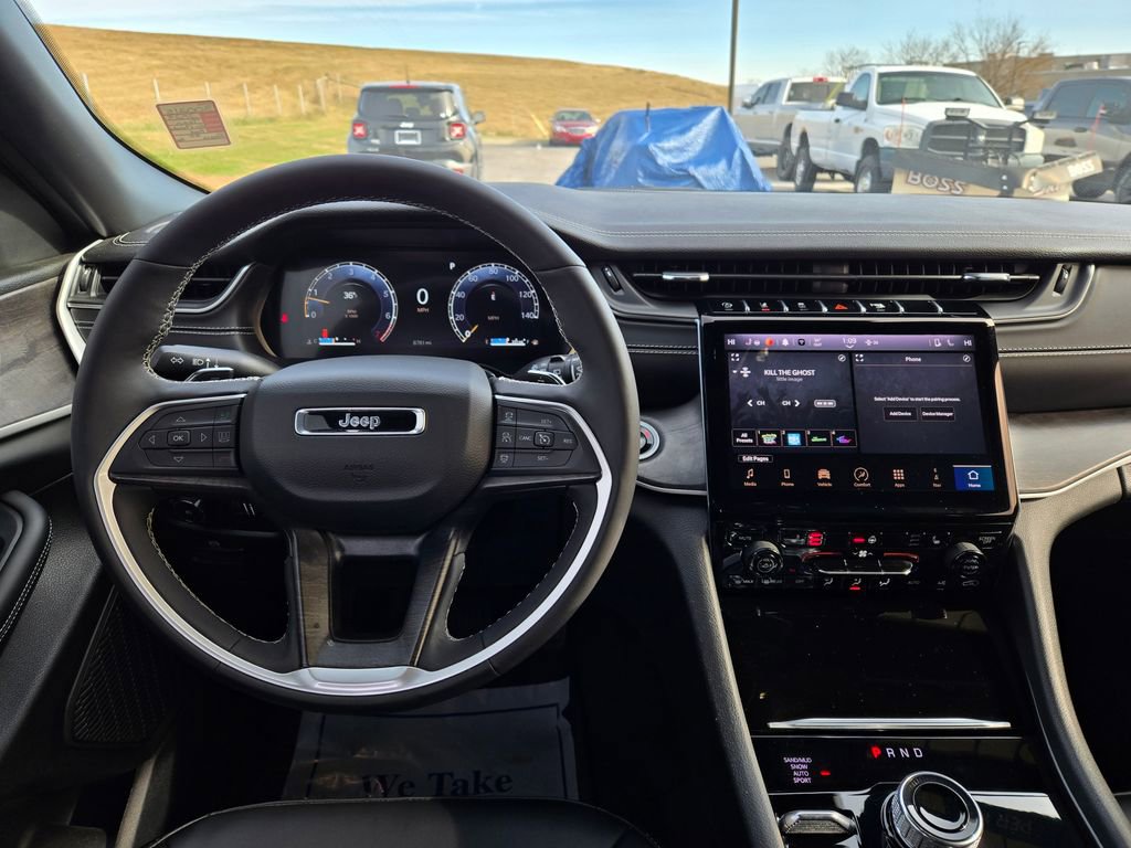 Used 2025 Jeep Grand Cherokee Limited w/ Black Appearance Package image 18