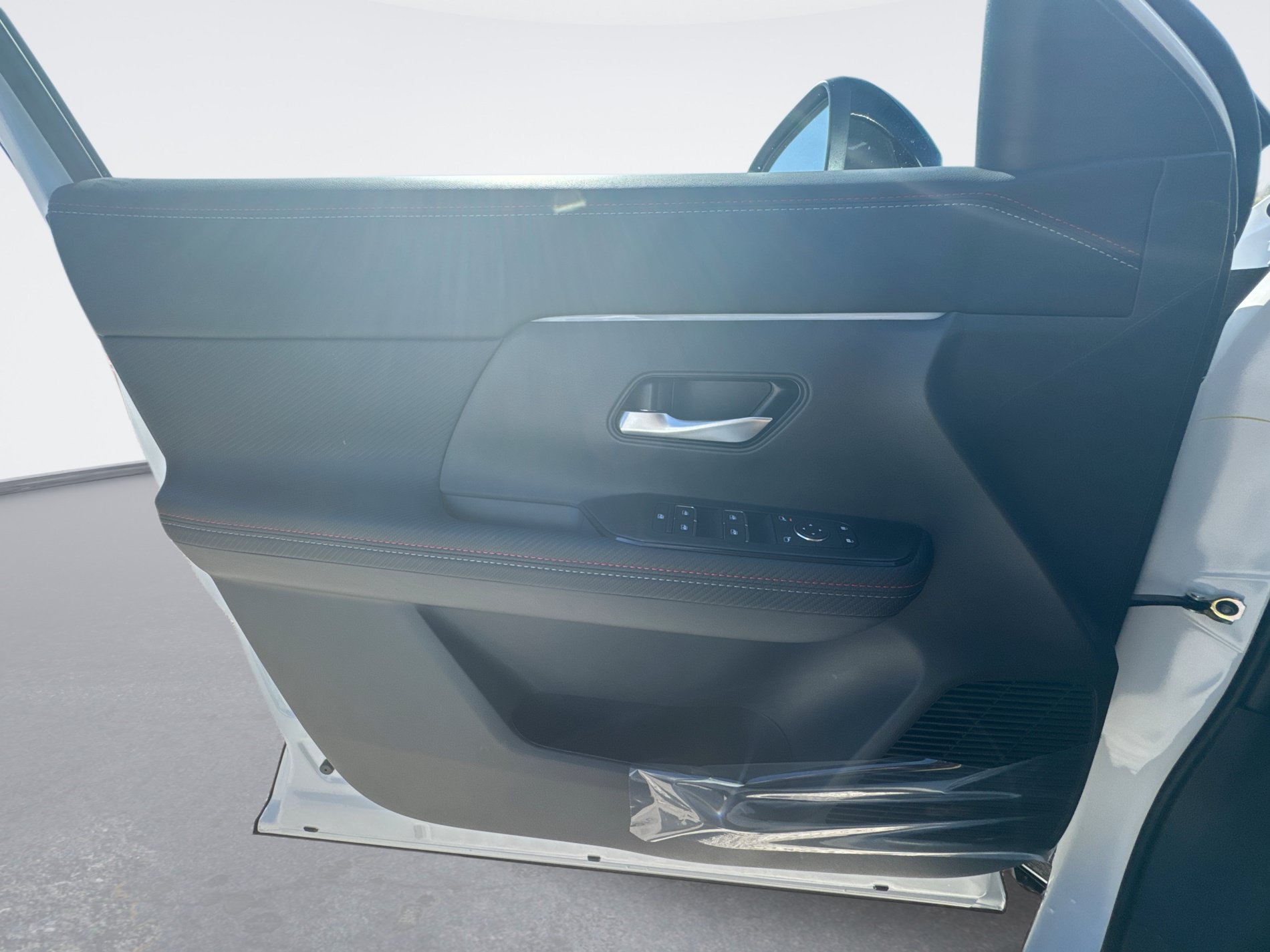 New 2026 Nissan Kicks SR w/ Cold Weather Package FWD image 29
