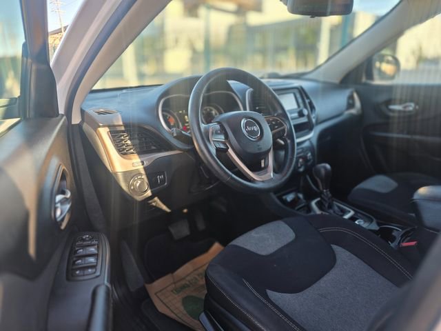 Used 2016 Jeep Cherokee Sport image 24