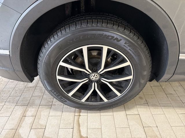 Certified 2021 Volkswagen Tiguan SE w/ Panoramic Sunroof Package image 31