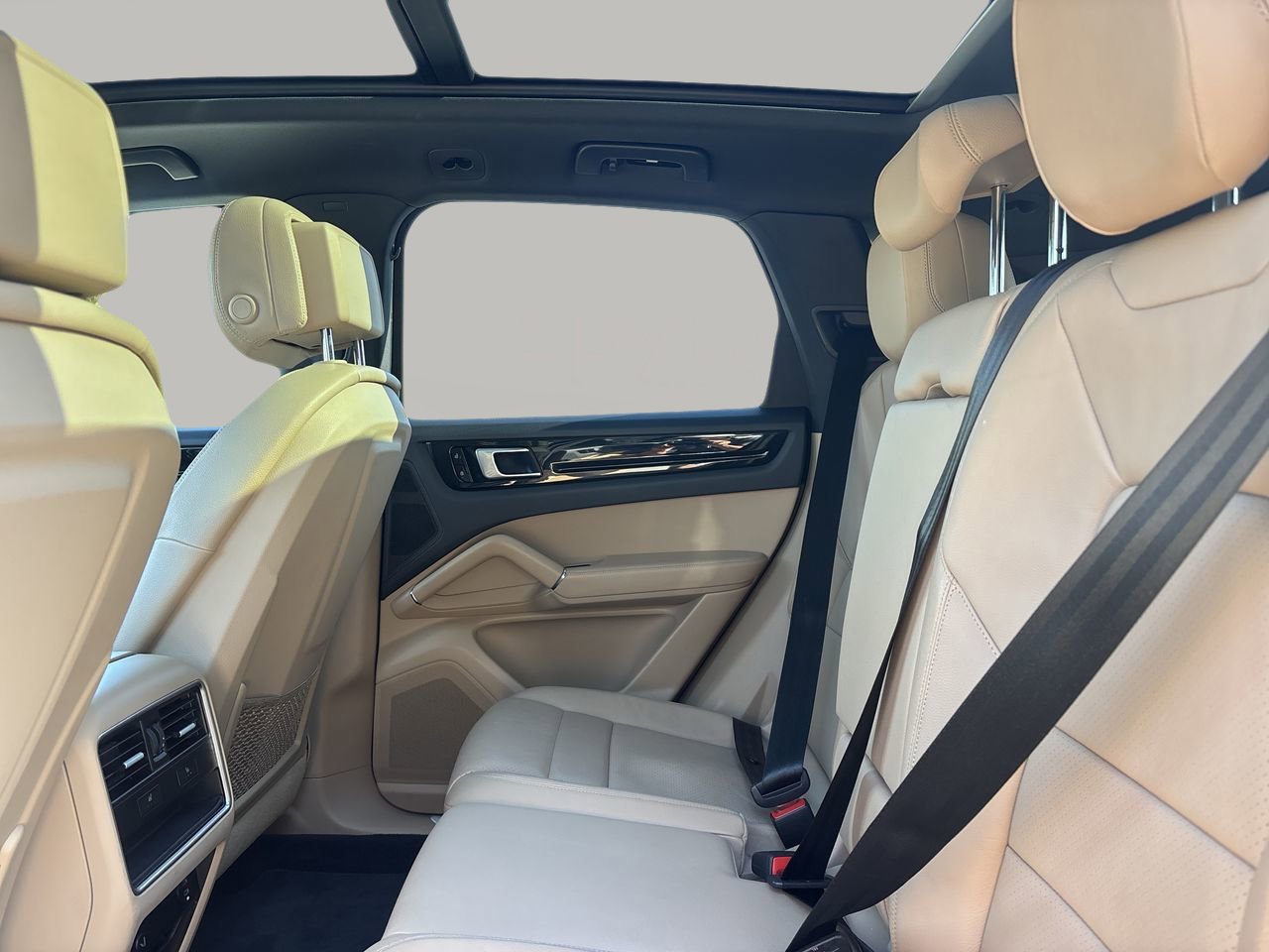 Used 2020 Porsche Cayenne image 17