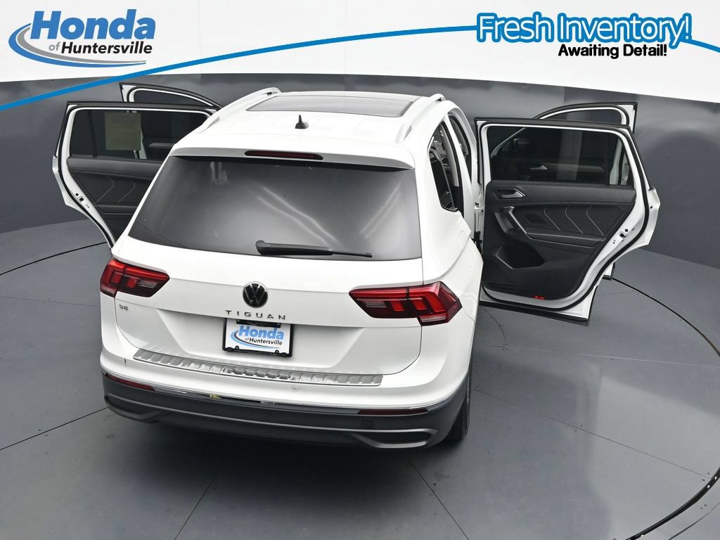 Used 2023 Volkswagen Tiguan SE w/ Panoramic Sunroof Package FWD image 40