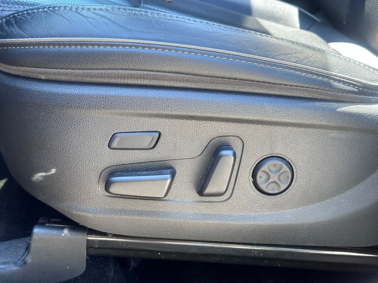 Used 2022 Hyundai Santa Fe Limited AWD/4WD image 26