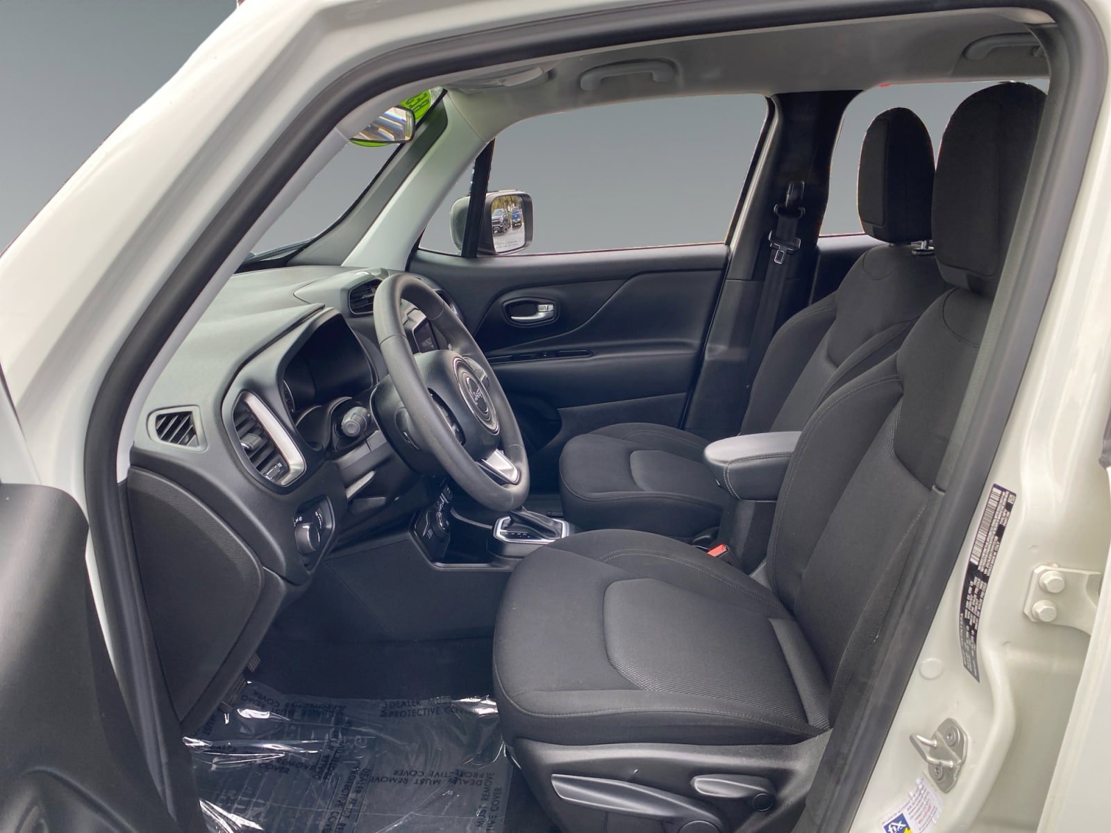 Used 2023 Jeep Renegade Latitude AWD/4WD image 9